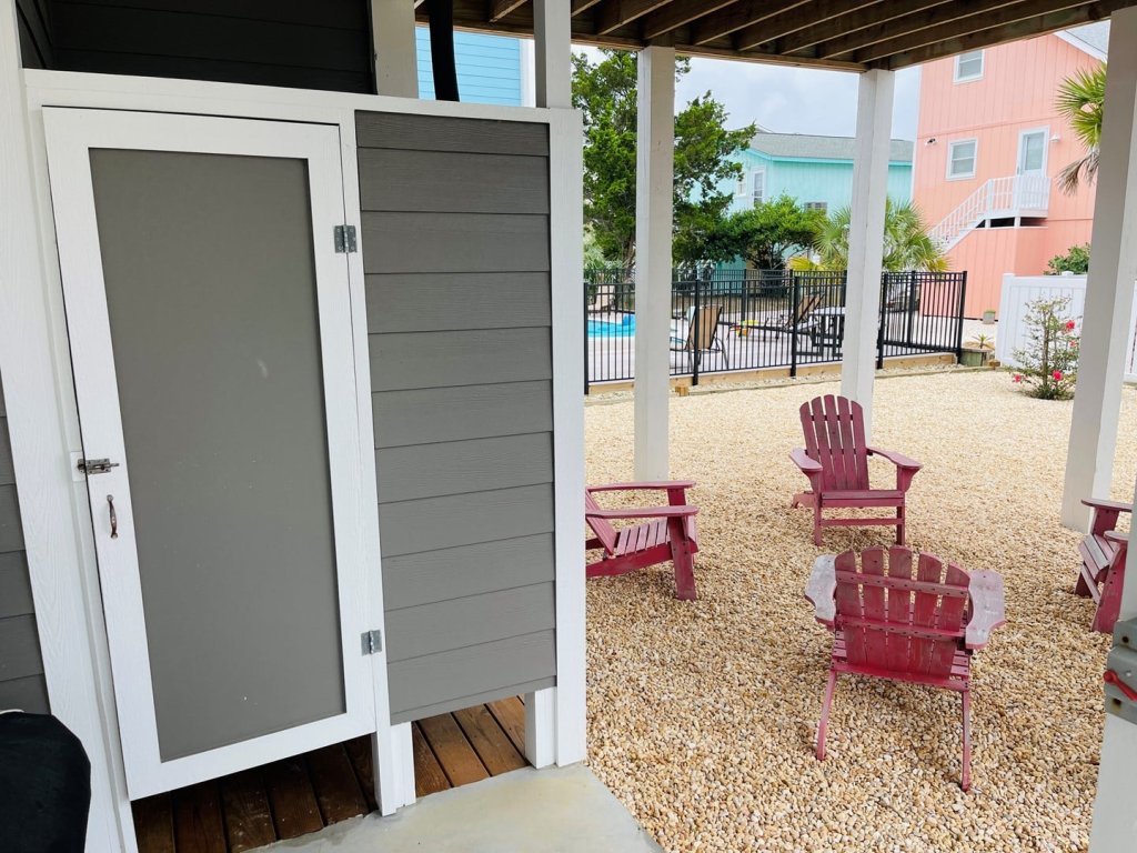 Compass Rose / 109 Sunshine Vacation Rental in Holden Beach - RedAwning