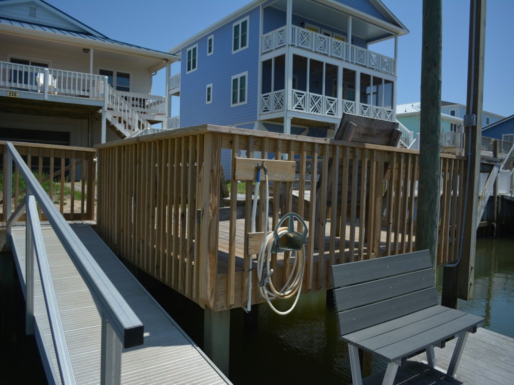 Do-Little Dock / 109 Charlotte Vacation Rental in Holden Beach - RedAwning