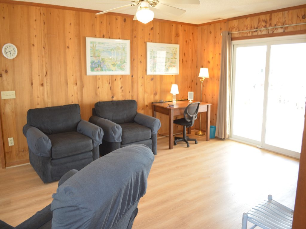 Do-Little Dock / 109 Charlotte Vacation Rental in Holden Beach - RedAwning