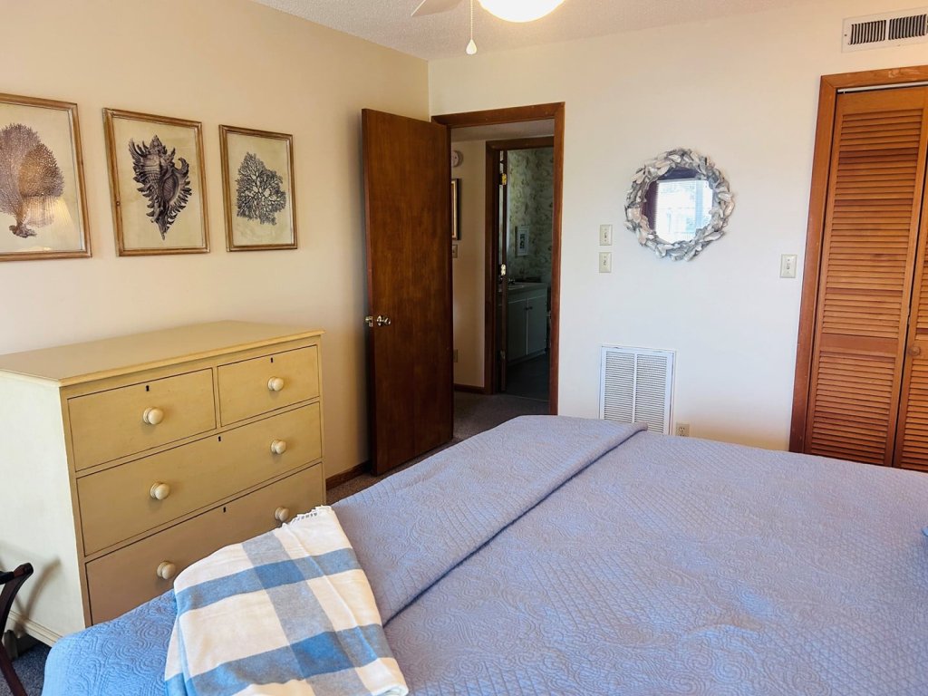 Dry Dock / 150 Tarpon Vacation Rental in Holden Beach - RedAwning