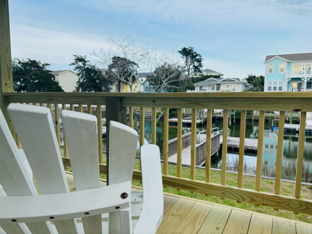 Dry Dock / 150 Tarpon Vacation Rental in Holden Beach - RedAwning