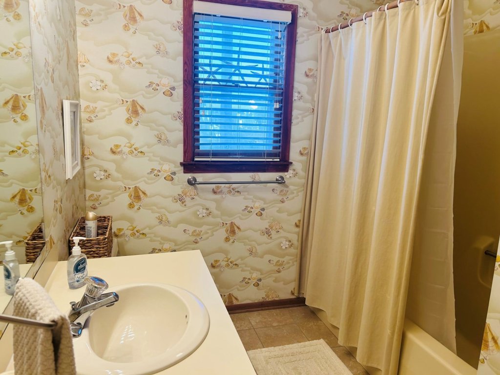 Dry Dock / 150 Tarpon Vacation Rental in Holden Beach - RedAwning