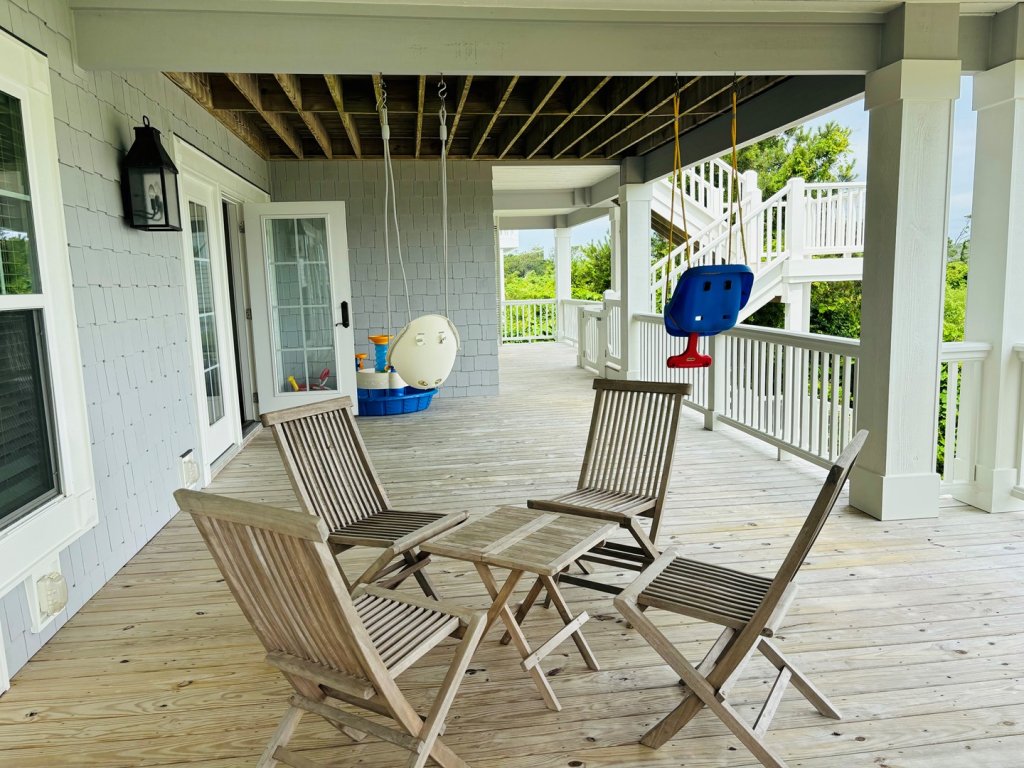 Gray Goose / 347 Serenity Lane Vacation Rental in Holden Beach - RedAwning