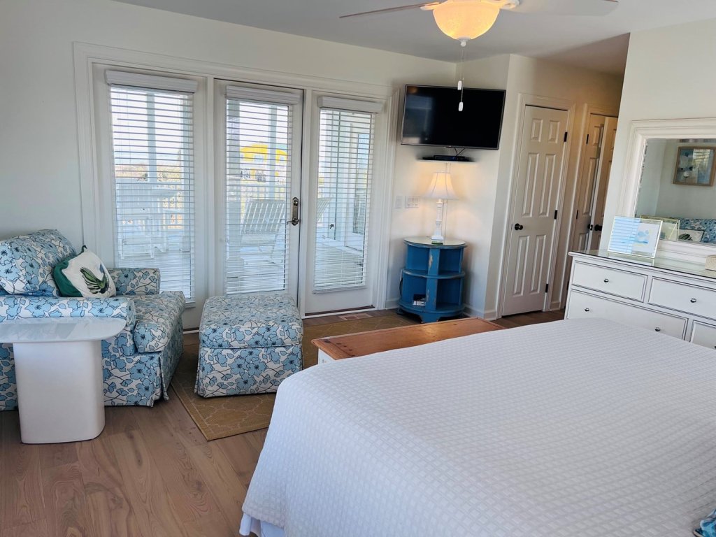 Full Circle / 324 Serenity Lane Vacation Rental in Holden Beach - RedAwning