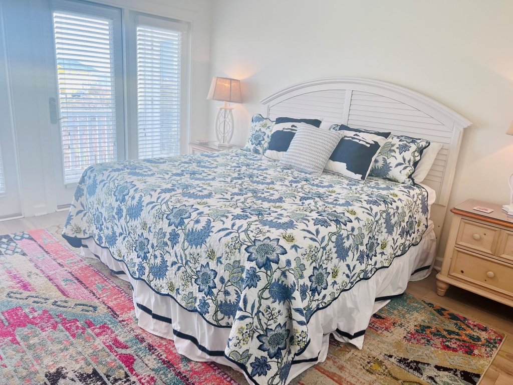 Full Circle / 324 Serenity Lane Vacation Rental in Holden Beach - RedAwning