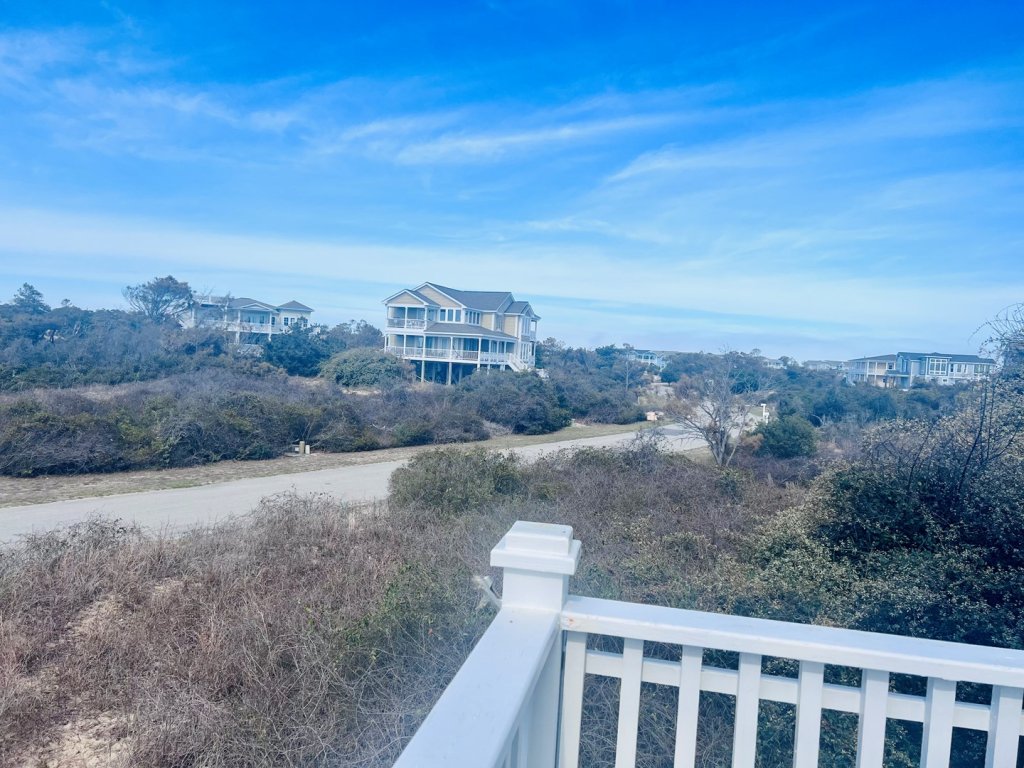 Full Circle / 324 Serenity Lane Vacation Rental in Holden Beach - RedAwning