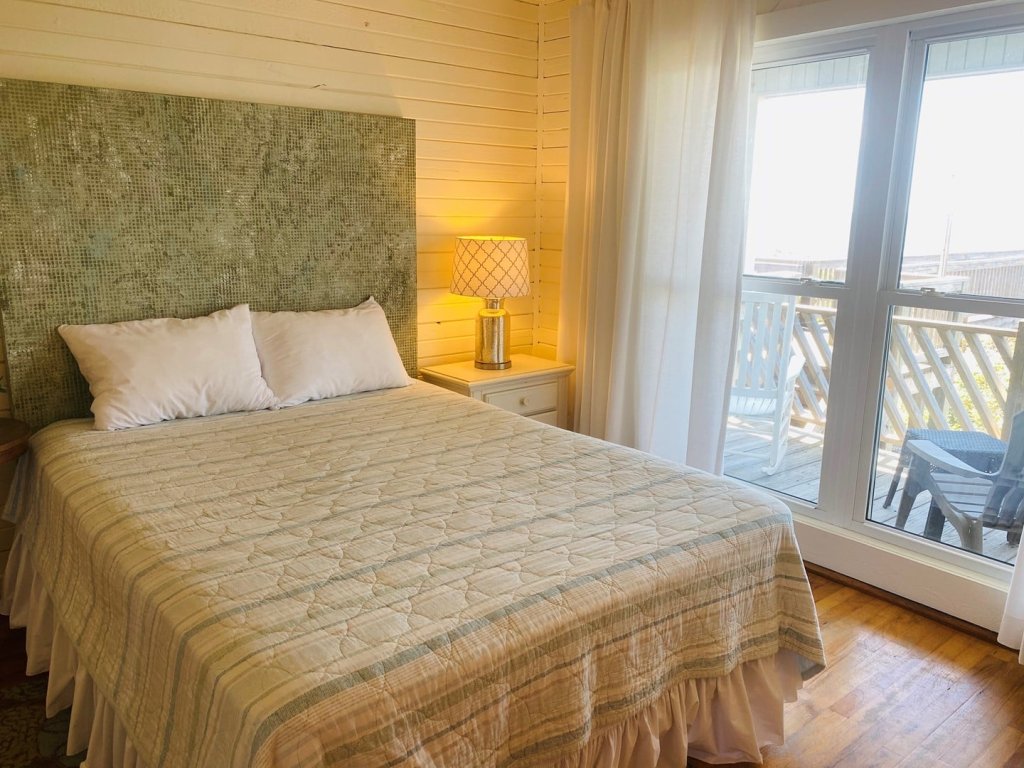 King of the Sea / 1005 Ocean Blvd West Vacation Rental in Holden Beach - RedAwning