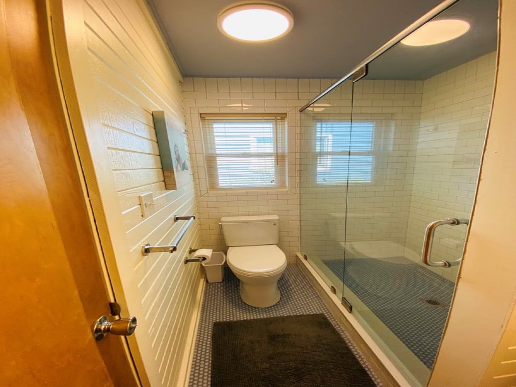 King of the Sea / 1005 Ocean Blvd West Vacation Rental in Holden Beach - RedAwning
