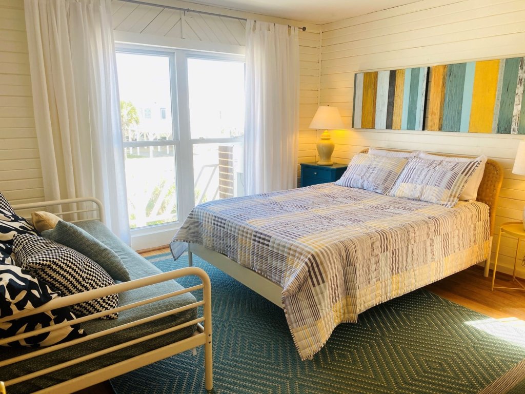King of the Sea / 1005 Ocean Blvd West Vacation Rental in Holden Beach - RedAwning