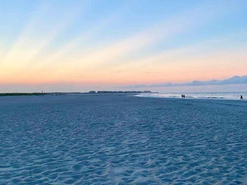 Next 2 Paradise - 203 / 104 Ocean Blvd East Vacation Rental in Holden Beach - RedAwning