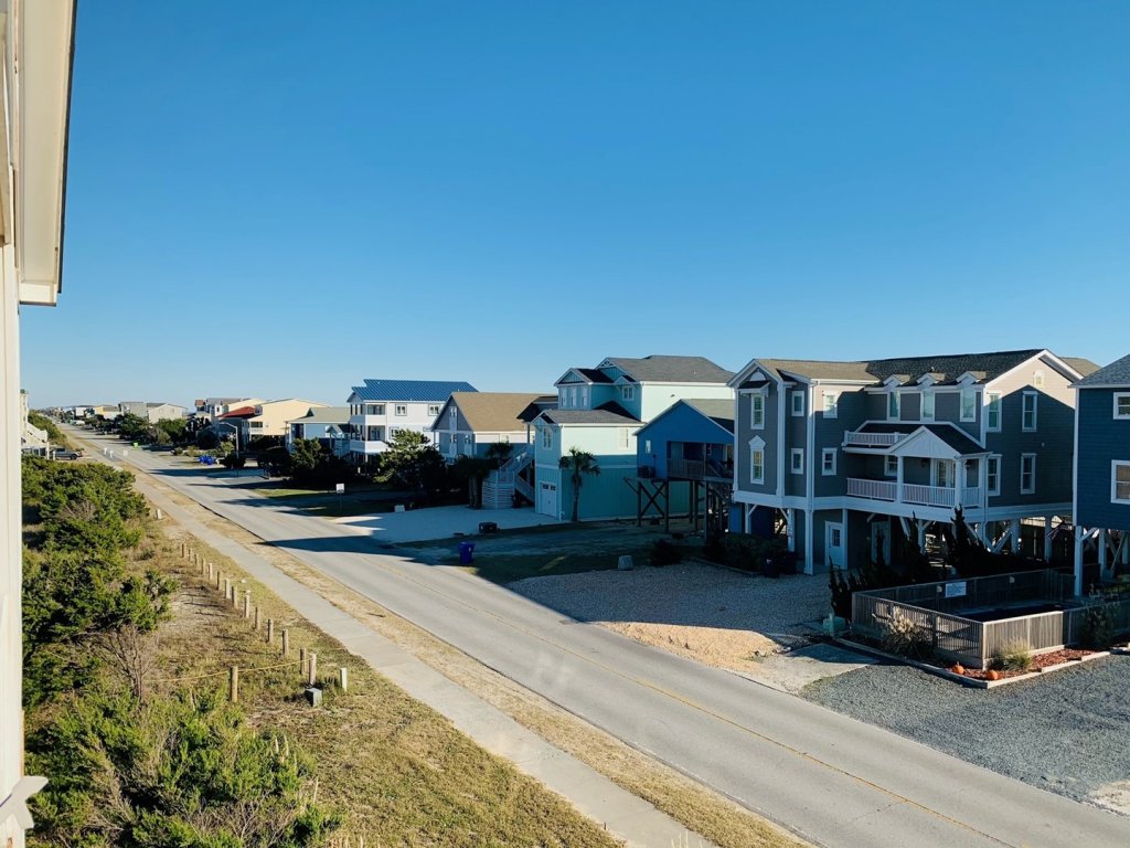 Old Man & The Sea / 866 Ocean Blvd West Vacation Rental in Holden Beach - RedAwning