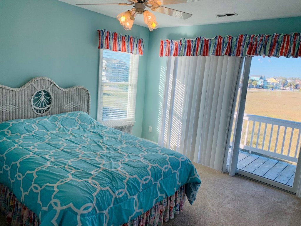 Old Man & The Sea / 866 Ocean Blvd West Vacation Rental in Holden Beach - RedAwning