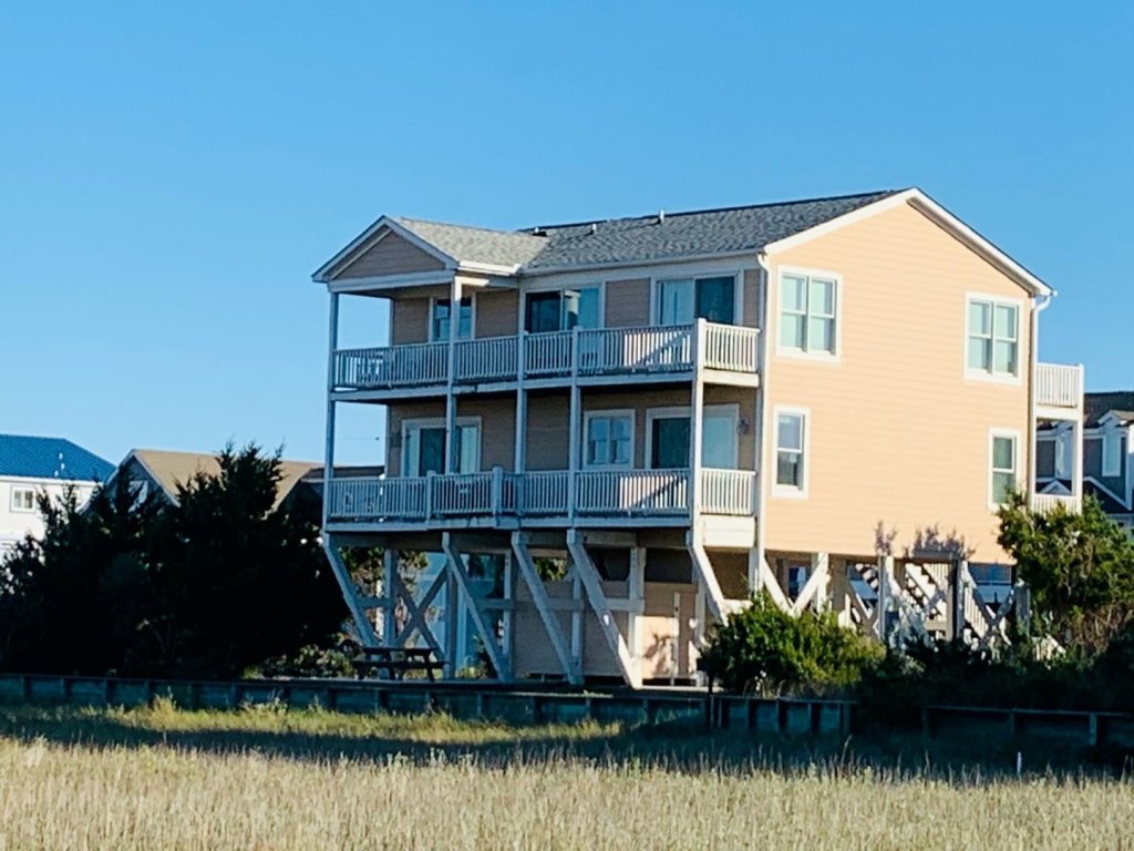 Old Man & The Sea / 866 Ocean Blvd West Vacation Rental in Holden Beach - RedAwning