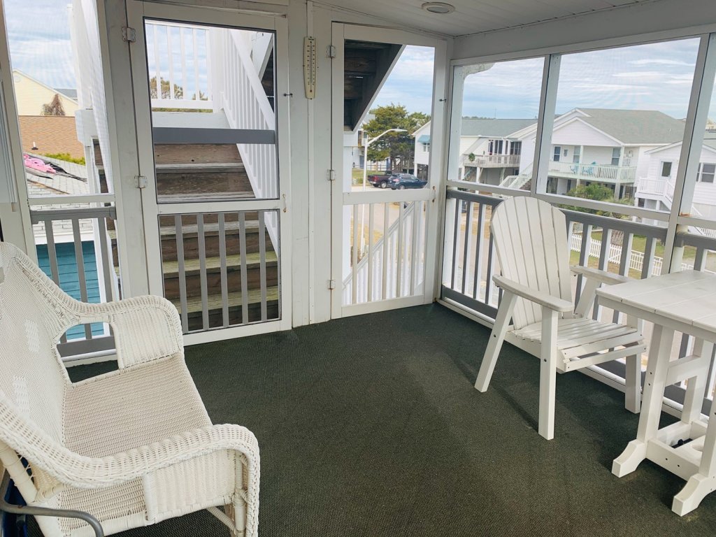 Sandy Toes / 107 Seaside Dr Vacation Rental in Holden Beach - RedAwning