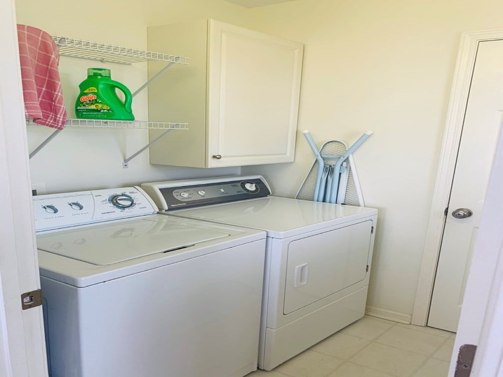 Sandy Toes / 107 Seaside Dr Vacation Rental in Holden Beach - RedAwning