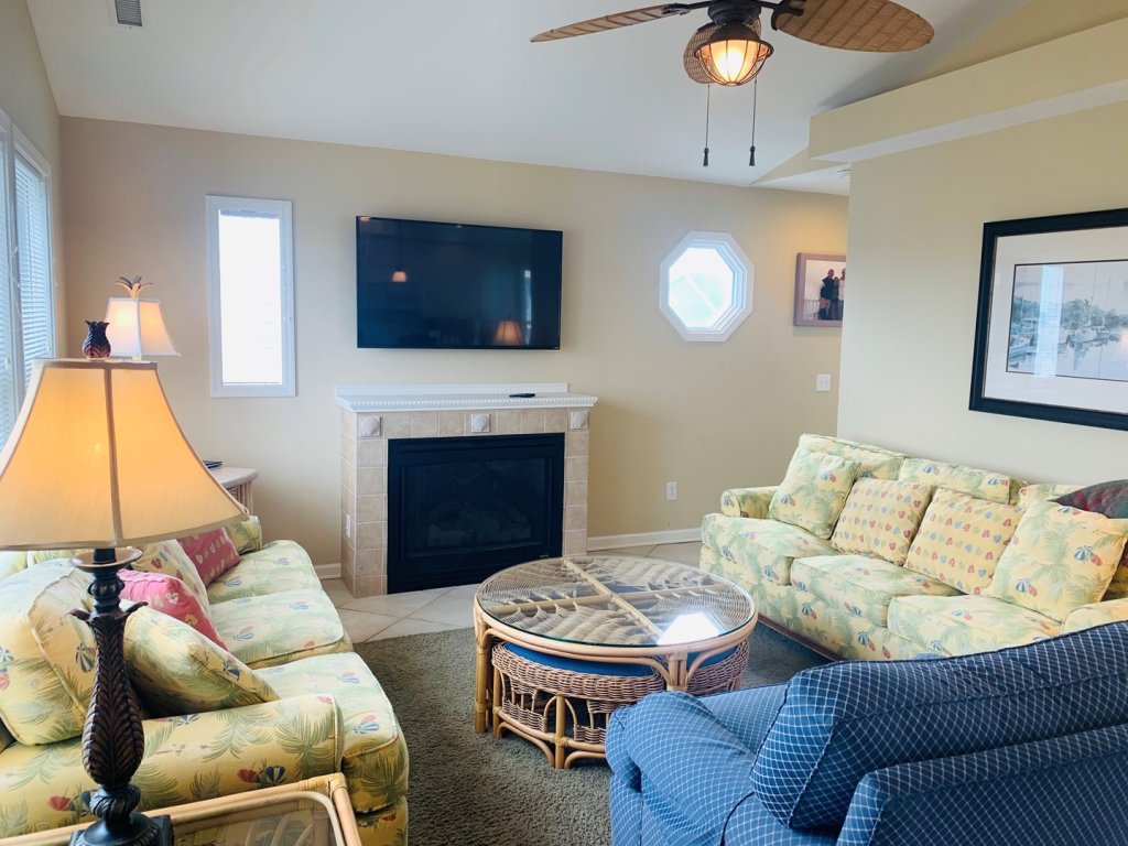 Sandy Toes / 107 Seaside Dr Vacation Rental in Holden Beach - RedAwning