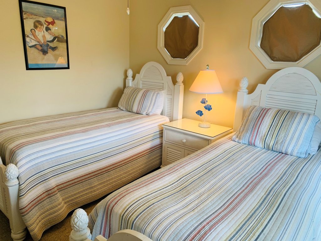 Sandy Toes / 107 Seaside Dr Vacation Rental in Holden Beach - RedAwning