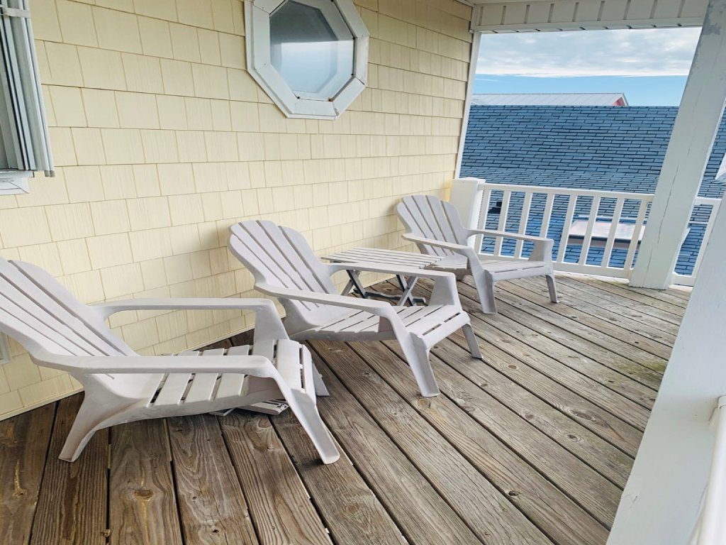 Sandy Toes / 107 Seaside Dr Vacation Rental in Holden Beach - RedAwning