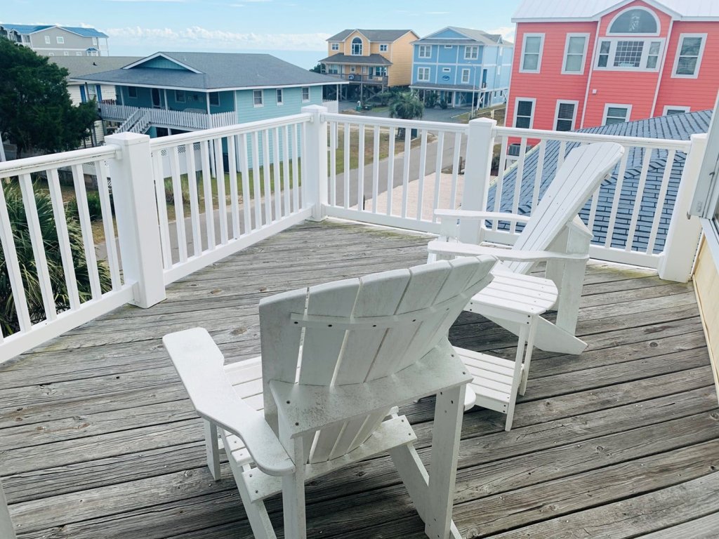 Sandy Toes / 107 Seaside Dr Vacation Rental in Holden Beach - RedAwning