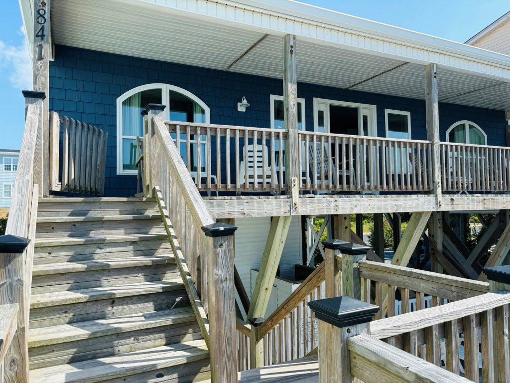 Sea Biscuit / 841 Ocean Blvd W Vacation Rental in Holden Beach - RedAwning