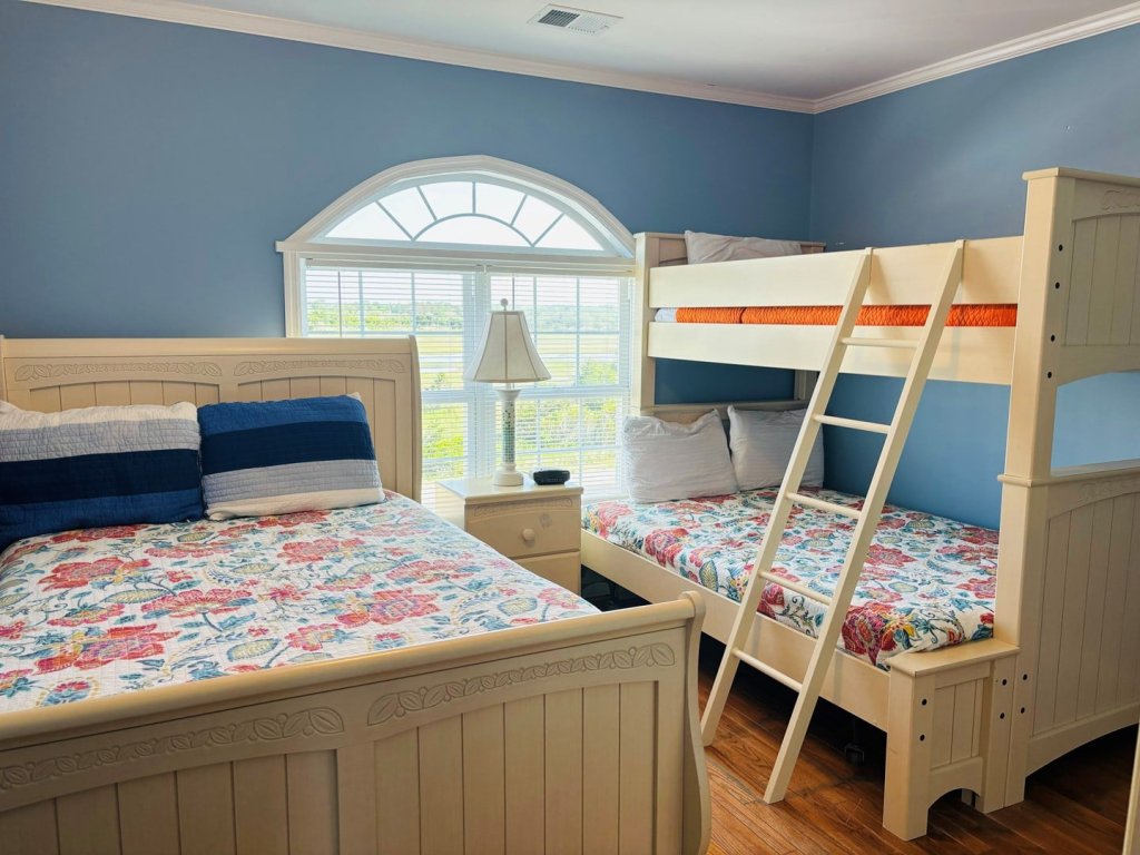 Sea Biscuit / 841 Ocean Blvd W Vacation Rental in Holden Beach - RedAwning