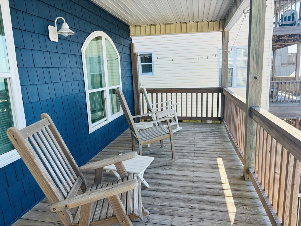 Sea Biscuit / 841 Ocean Blvd W Vacation Rental in Holden Beach - RedAwning