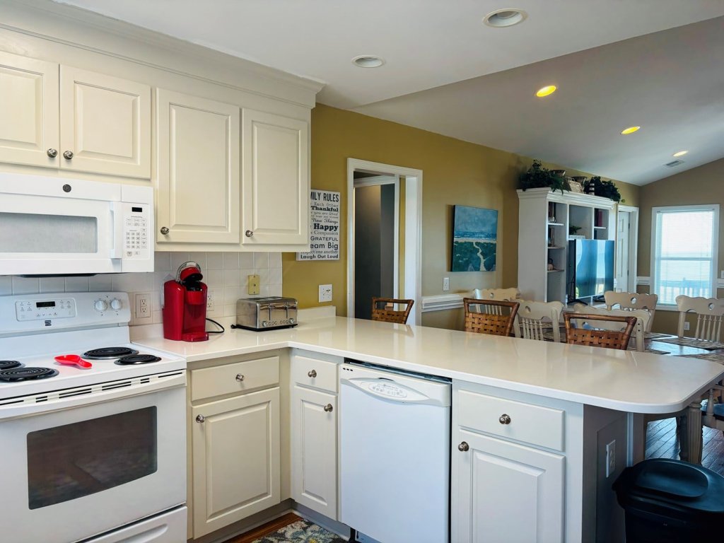 Sea Biscuit / 841 Ocean Blvd W Vacation Rental in Holden Beach - RedAwning
