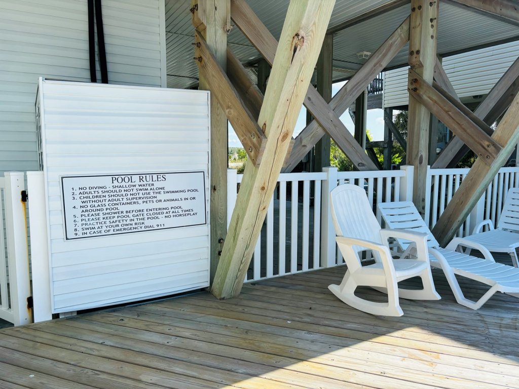 Sea Biscuit / 841 Ocean Blvd W Vacation Rental in Holden Beach - RedAwning