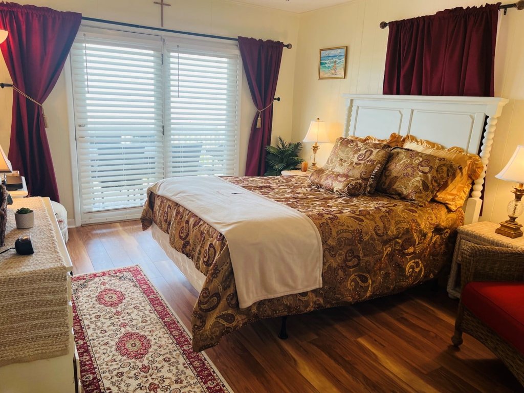 Seaside / 261 Ocean Blvd West Vacation Rental in Holden Beach - RedAwning
