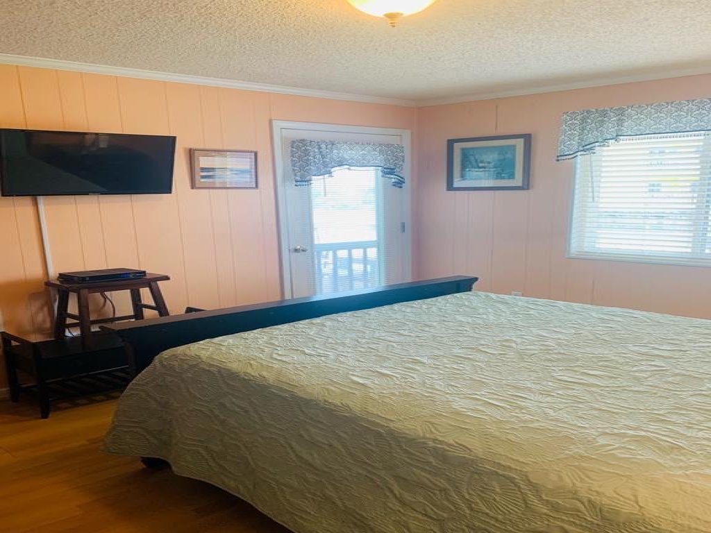 Seven Seas - 7C / 1068 Ocean Blvd West Vacation Rental in Holden Beach - RedAwning