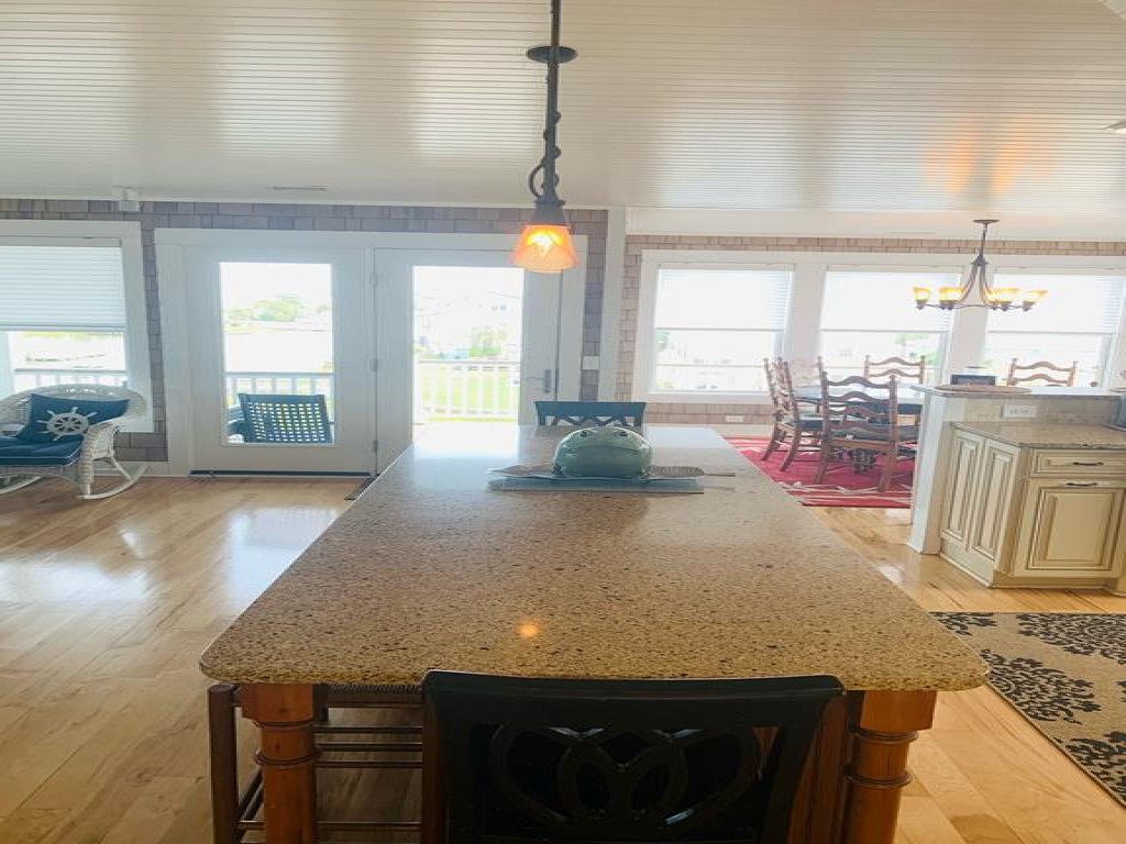 Shore Beats Workin' / 134 Burlington Vacation Rental in Holden Beach - RedAwning