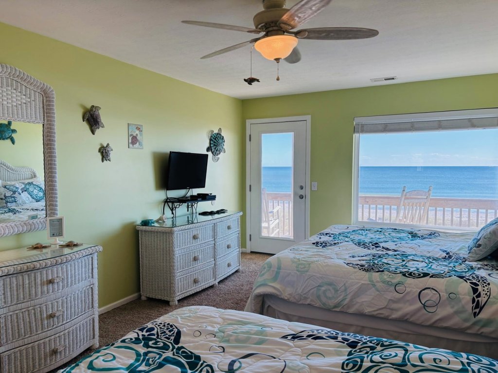 Summer Sandcastle / 715 Ocean Blvd West Vacation Rental in Holden Beach - RedAwning