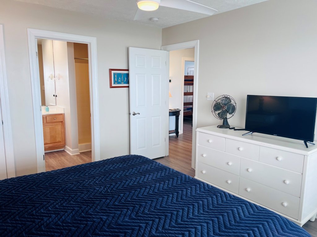Beaches be Crazy / 295 Ocean Blvd W Vacation Rental in Holden Beach - RedAwning