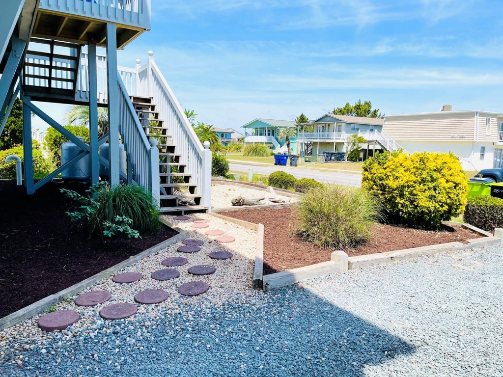 Beaches be Crazy / 295 Ocean Blvd W Vacation Rental in Holden Beach - RedAwning