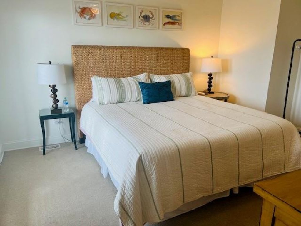 The Rainbow Connection / 165 Ocean Blvd East Vacation Rental in Holden Beach - RedAwning