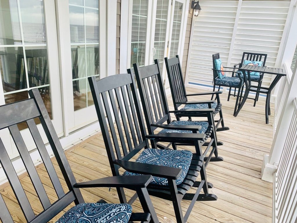 Fish N' Ships / 863 Ocean Blvd West Vacation Rental in Holden Beach - RedAwning