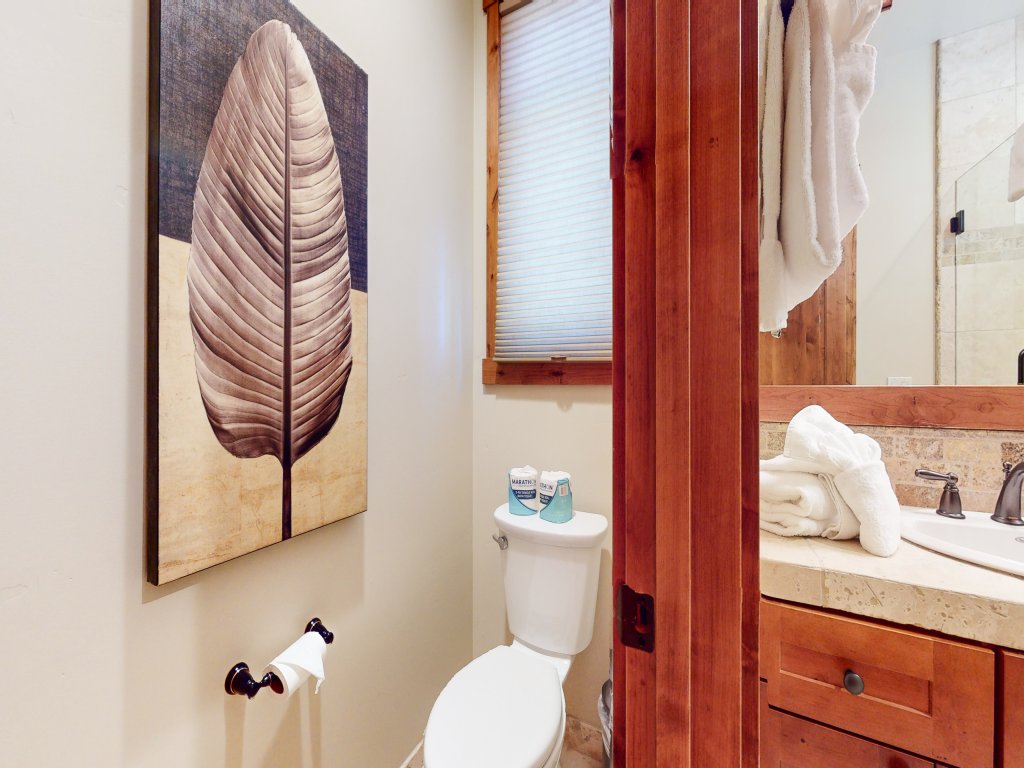 Graystone 2088 Elegant Large Mountain Home with Private Jacuzzi, Close to Eagle Lodge Vacation Rental in Mammoth Lakes - RedAwning