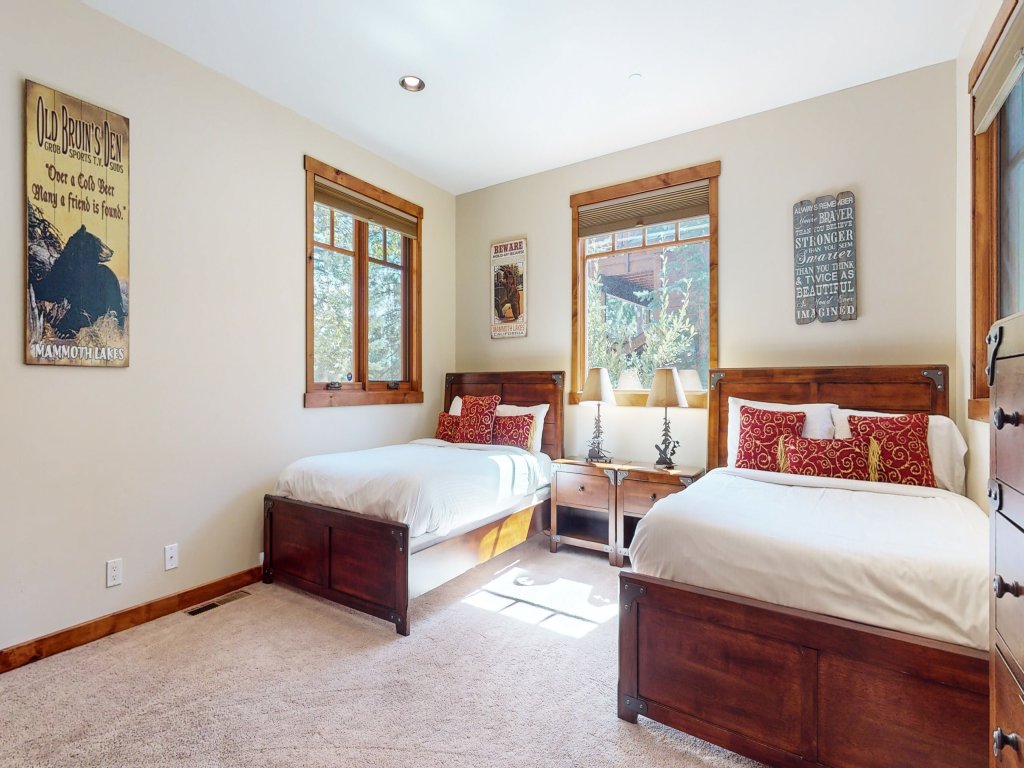 Graystone 2088 Elegant Large Mountain Home with Private Jacuzzi, Close to Eagle Lodge Vacation Rental in Mammoth Lakes - RedAwning