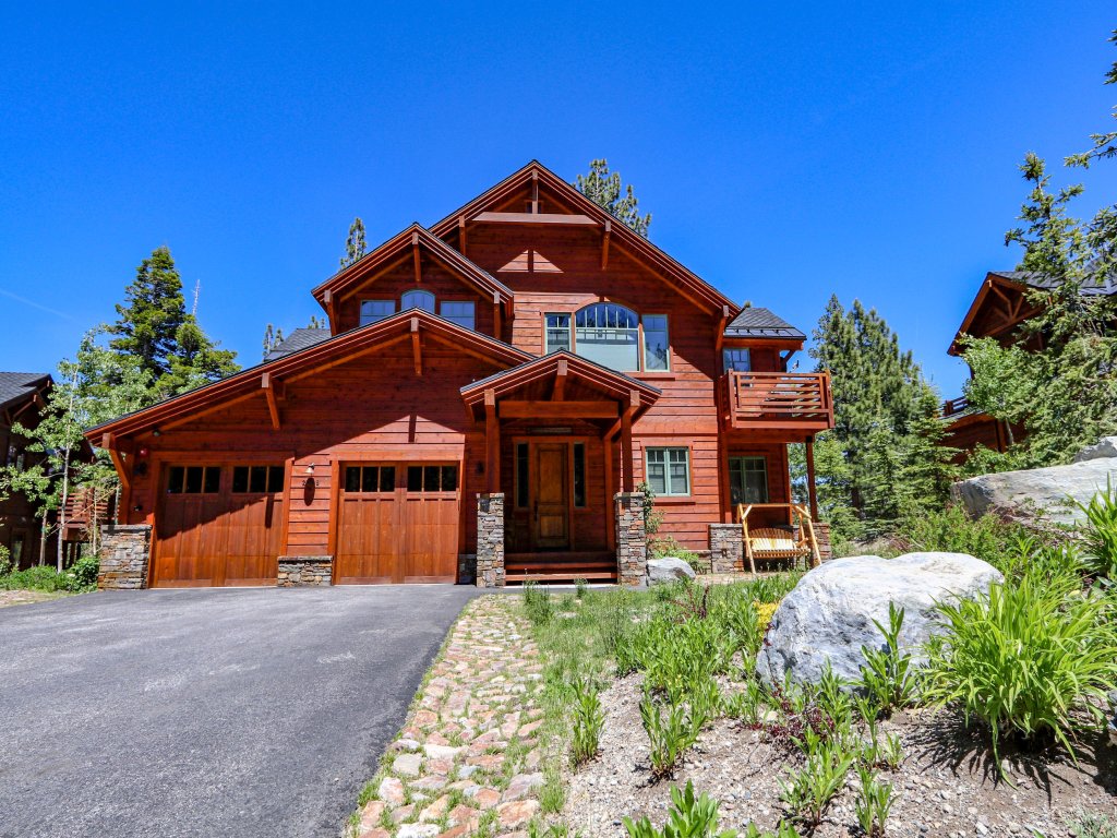 Graystone 2088 Elegant Large Mountain Home with Private Jacuzzi, Close to Eagle Lodge Vacation Rental in Mammoth Lakes - RedAwning
