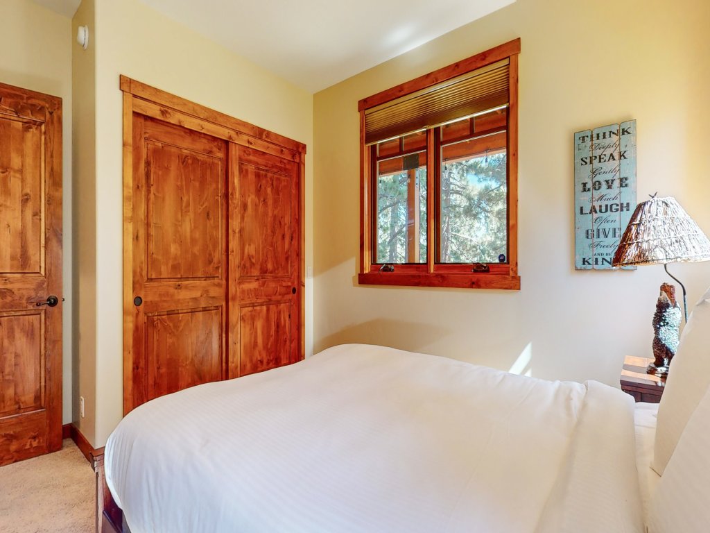 Graystone 2088 Elegant Large Mountain Home with Private Jacuzzi, Close to Eagle Lodge Vacation Rental in Mammoth Lakes - RedAwning