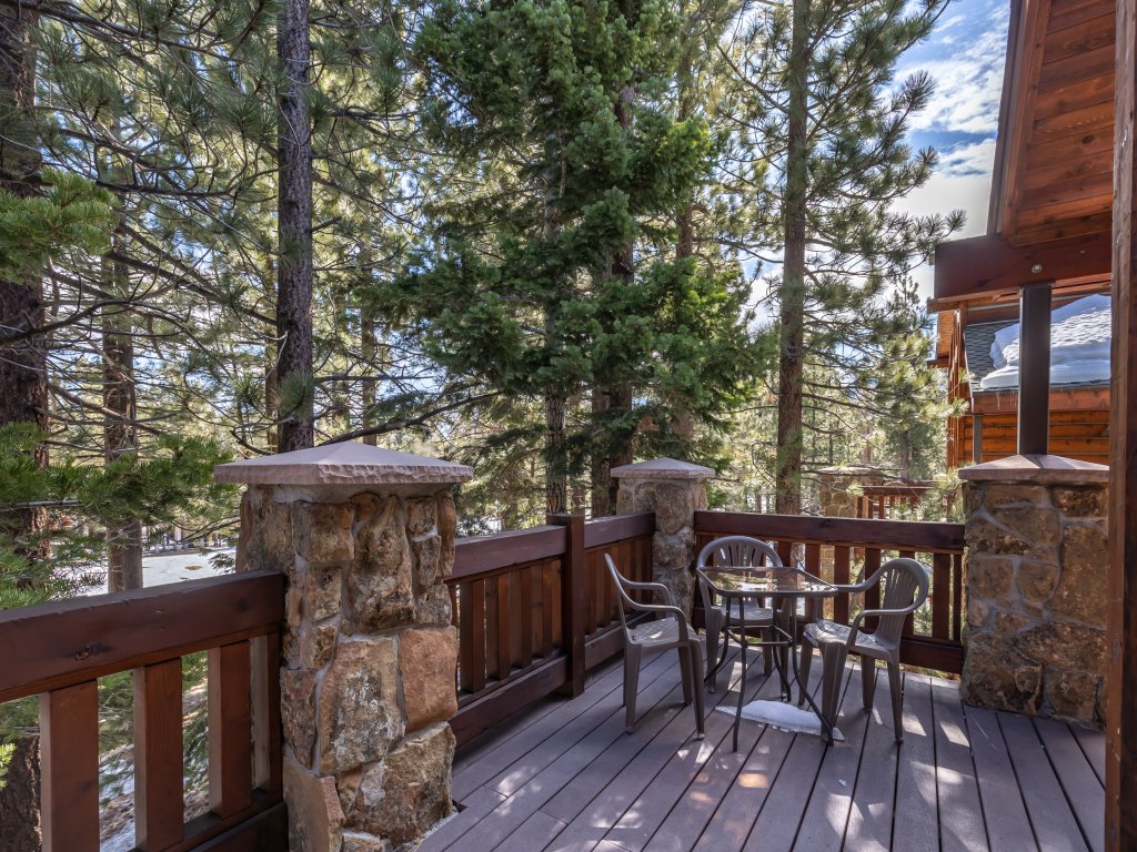 Stonegate 5 Large Luxury Home, Private Washer Dryer and Walk to the Village Vacation Rental in Mammoth Lakes - RedAwning