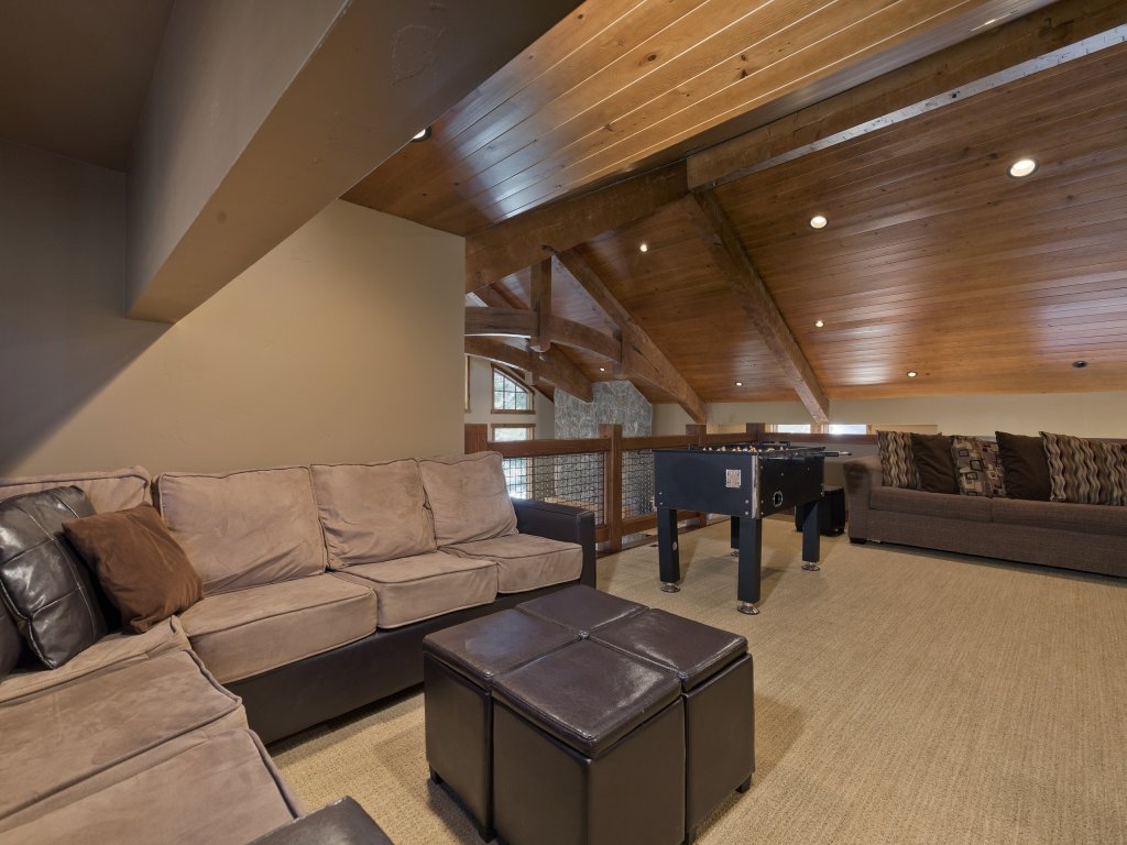 Stonegate 5 Large Luxury Home, Private Washer Dryer and Walk to the Village Vacation Rental in Mammoth Lakes - RedAwning