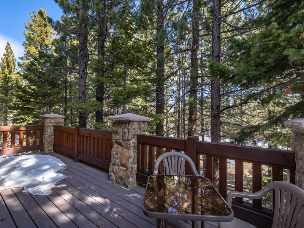 Stonegate 5 Large Luxury Home, Private Washer Dryer and Walk to the Village Vacation Rental in Mammoth Lakes - RedAwning