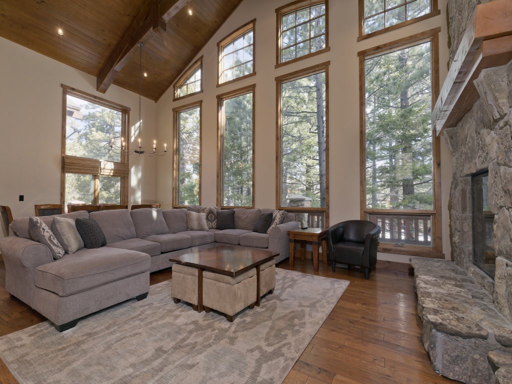 Stonegate 5 Large Luxury Home, Private Washer Dryer and Walk to the Village Vacation Rental in Mammoth Lakes - RedAwning