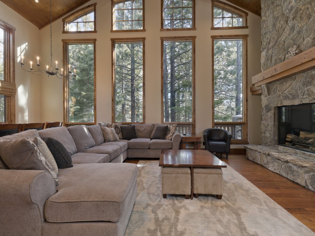 Stonegate 5 Large Luxury Home, Private Washer Dryer and Walk to the Village Vacation Rental in Mammoth Lakes - RedAwning