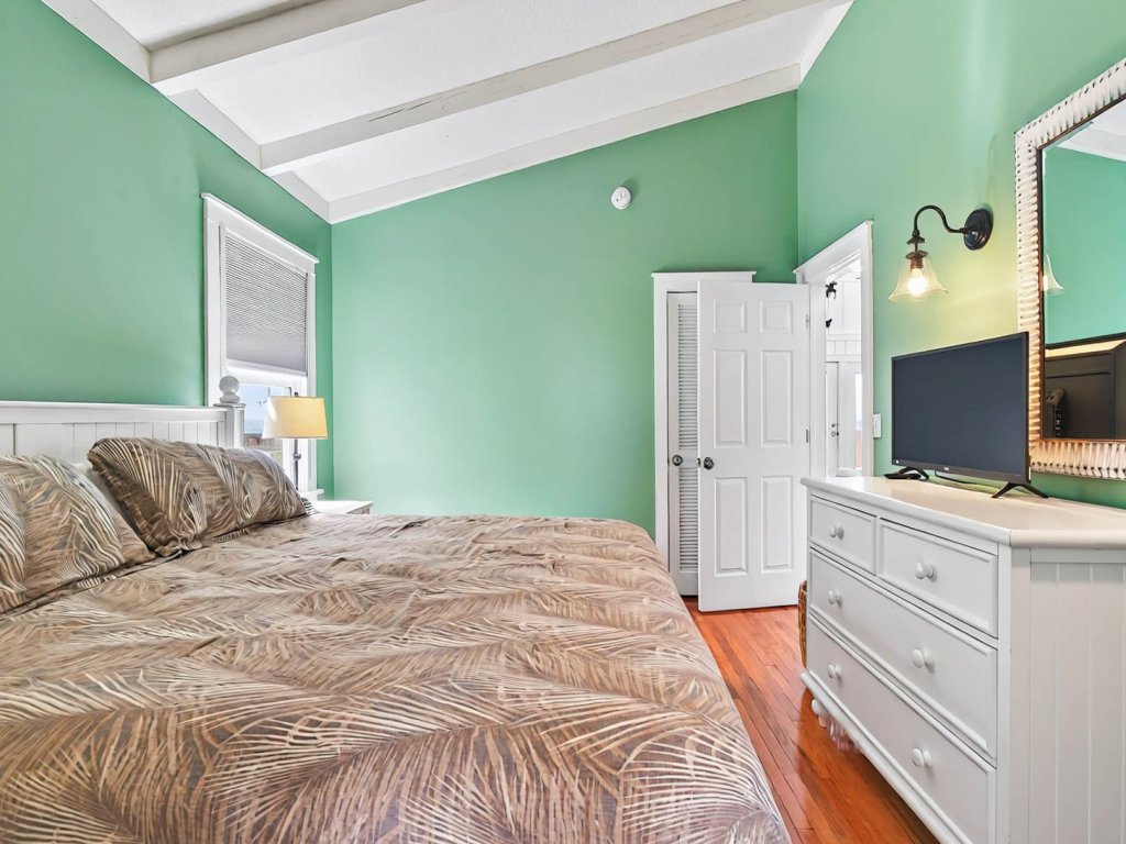 Heard the Waves / 969 Ocean Blvd West Vacation Rental in Holden Beach - RedAwning