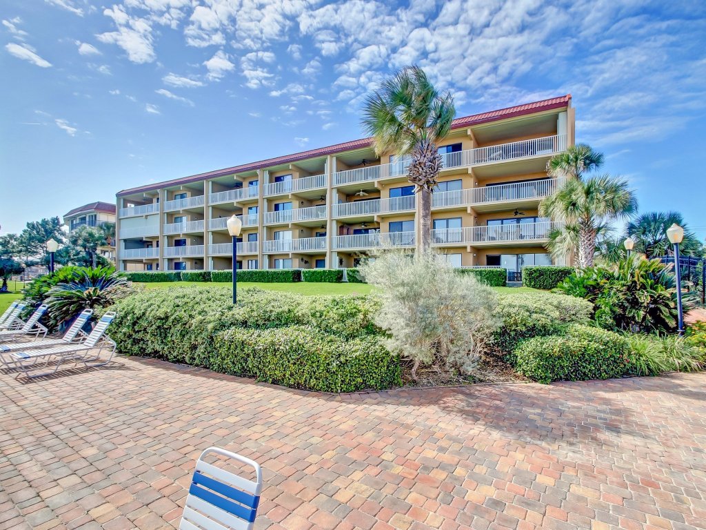 Ocean View Condo, Easy Acces to the Pool and Private Walkway to the Beach Vacation Rental in Fernandina Beach - RedAwning