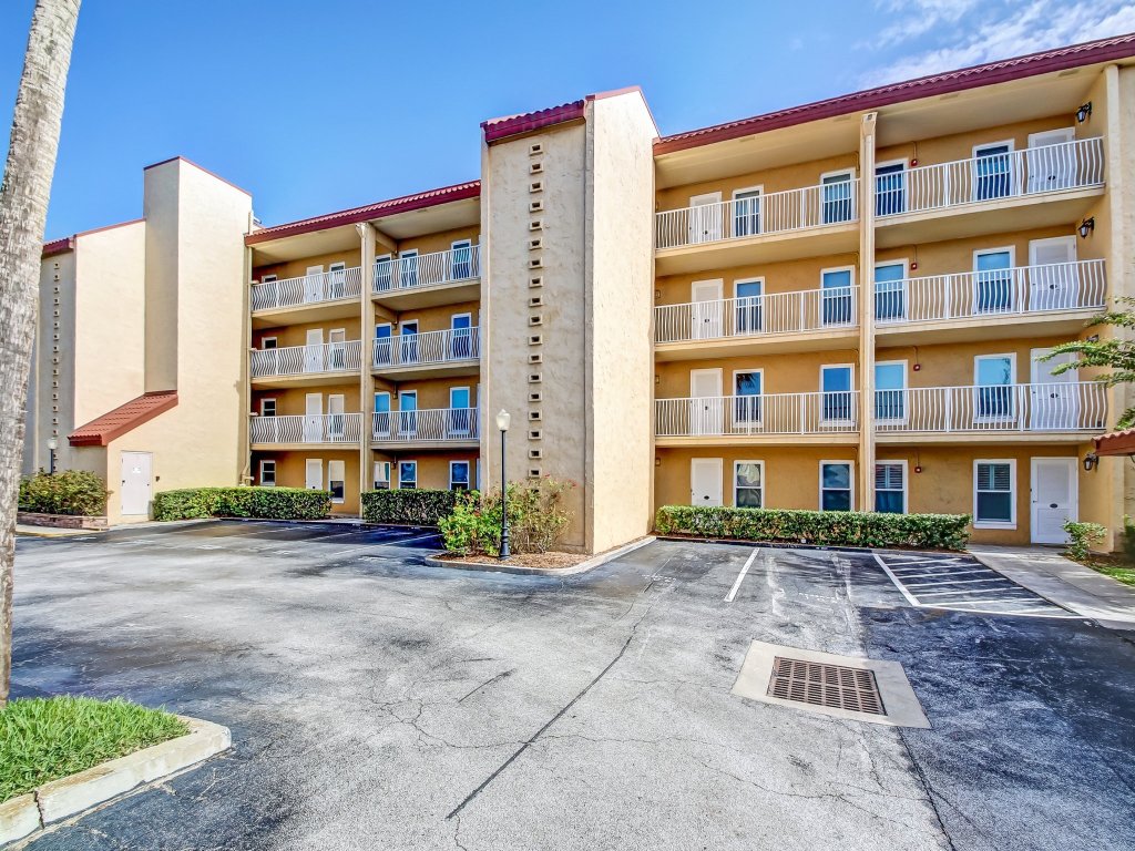 Ocean View Condo, Easy Acces to the Pool and Private Walkway to the Beach Vacation Rental in Fernandina Beach - RedAwning