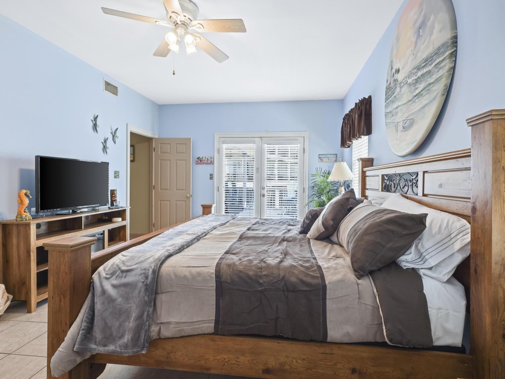 The Pelican Vacation Rental in Gulf Shores - RedAwning