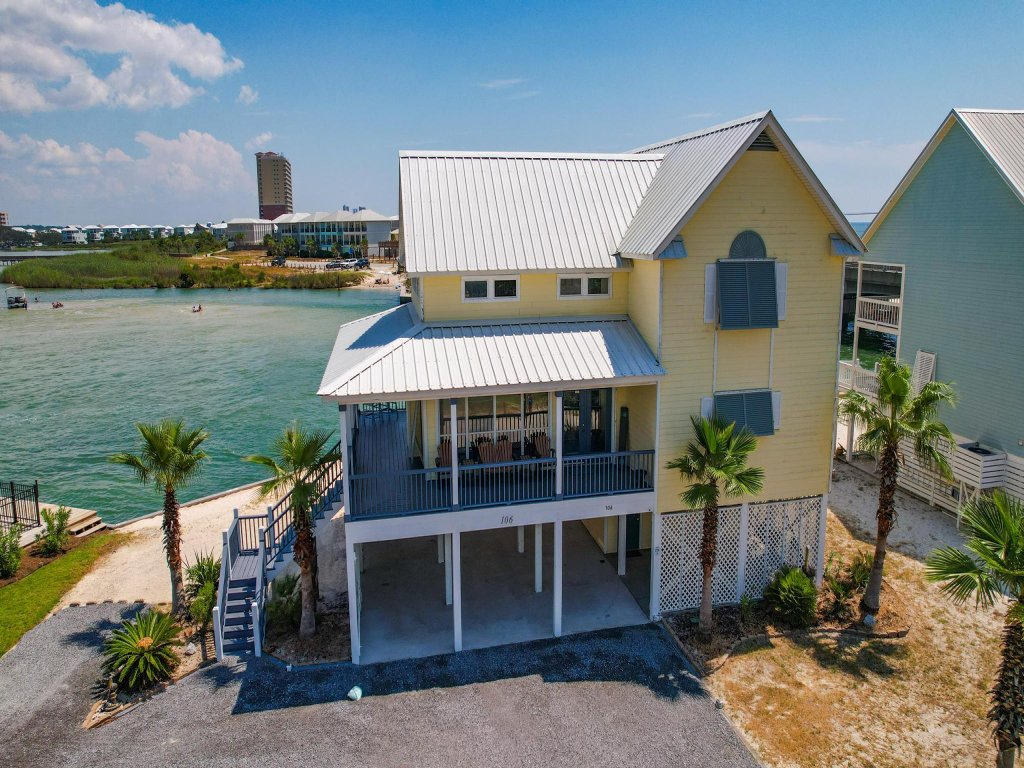 The Pelican Vacation Rental in Gulf Shores - RedAwning